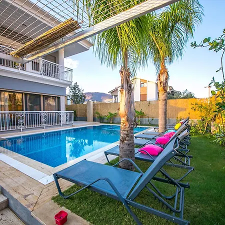 Villa Daisy ıçmeler Private Pool Garden Marmaris